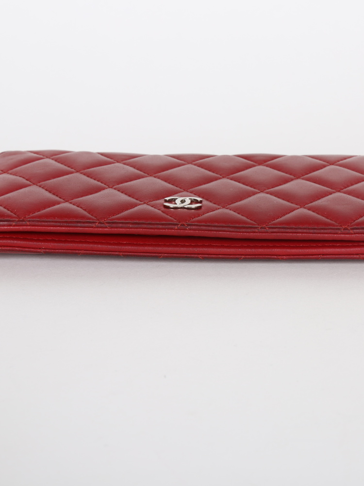 Chanel - Red Quilted Lambskin Bi-Fold Wallet | www.luxurybags.eu