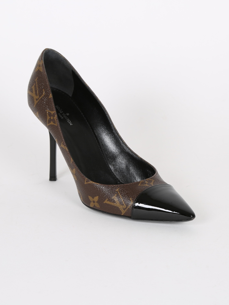 Louis Vuitton - Fetish Monogram Canvas Pointy Pumps 38,5