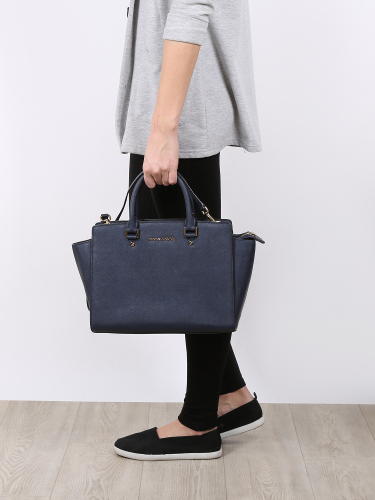 Utilfreds aflevere Ambient Michael Kors - Selma Large Saffiano Leather Navy | www.luxurybags.eu