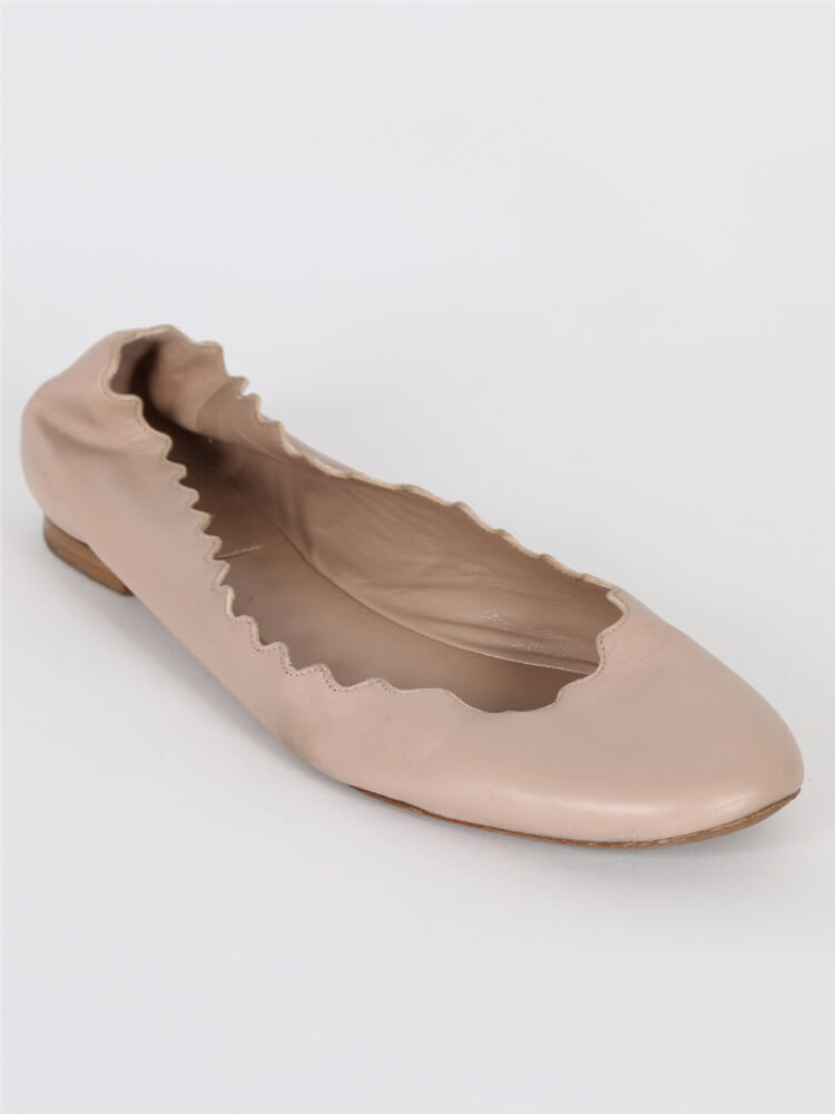 Nude sales scalloped flats