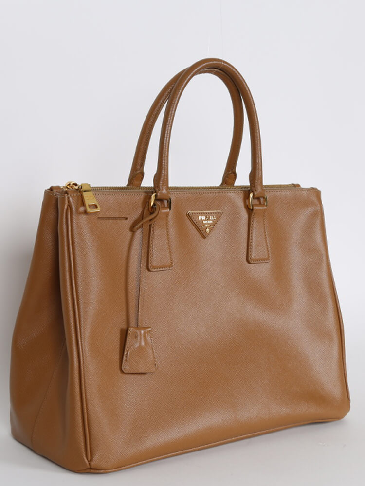 Prada saffiano Cuir tan Large leather handbag Caramel ref.143395 - Joli  Closet