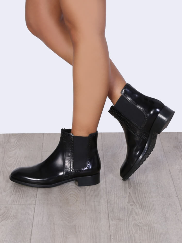 Tod's - Perforated Patent Ankle Boots Black 38,5 | www.luxurybags.eu