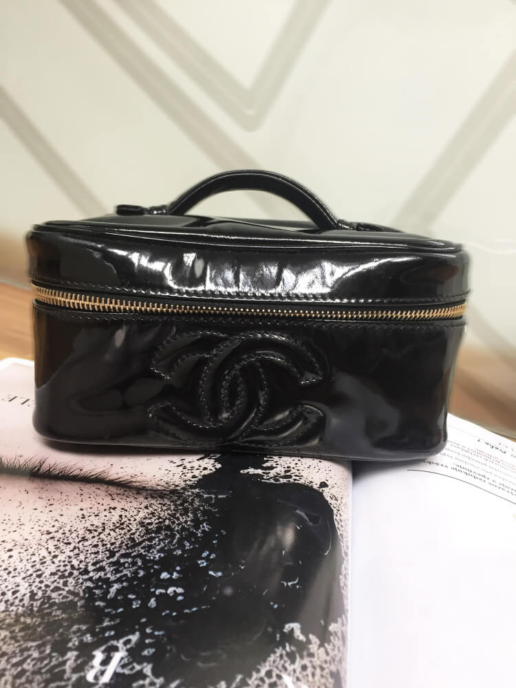 Chanel - CC Patent Leather Vanity Cosmetic Bag Noir
