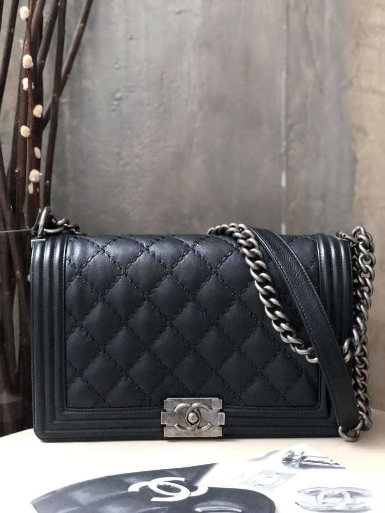 Chanel - New Medium Boy Flap Bag Lambskin Noir