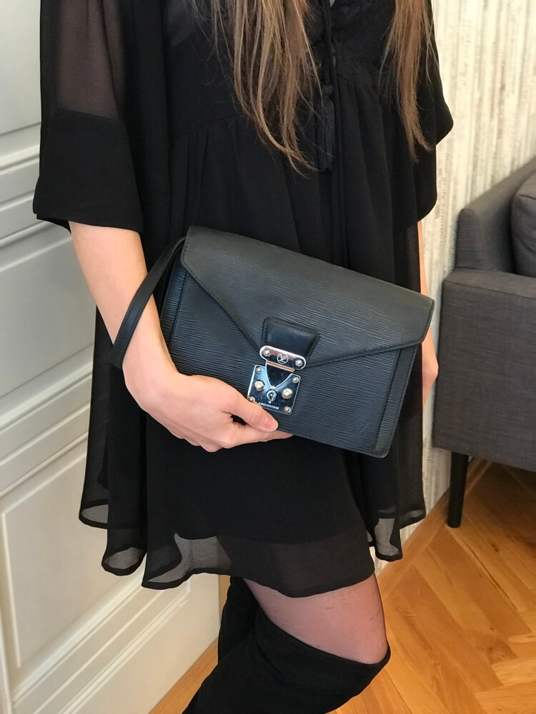 Louis Vuitton Black EPI Pochette Sellier Dragonne