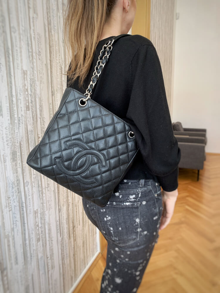 Chanel - Quilted Caviar Medium Shopping Bag Noir