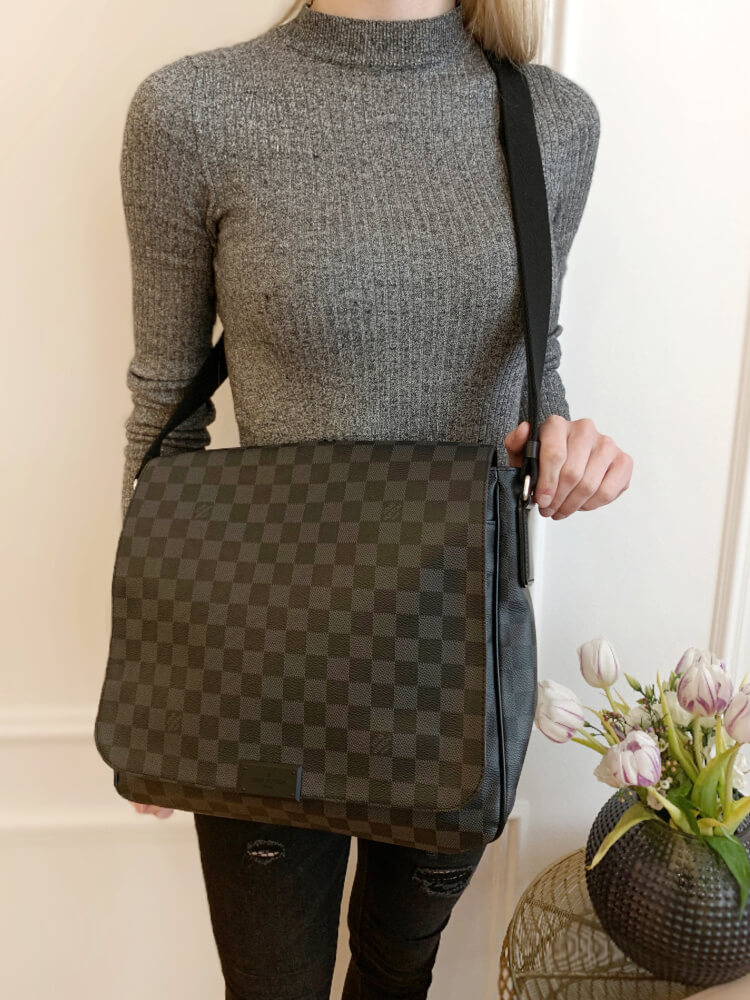 Louis Vuitton Damier Graphite District Mm