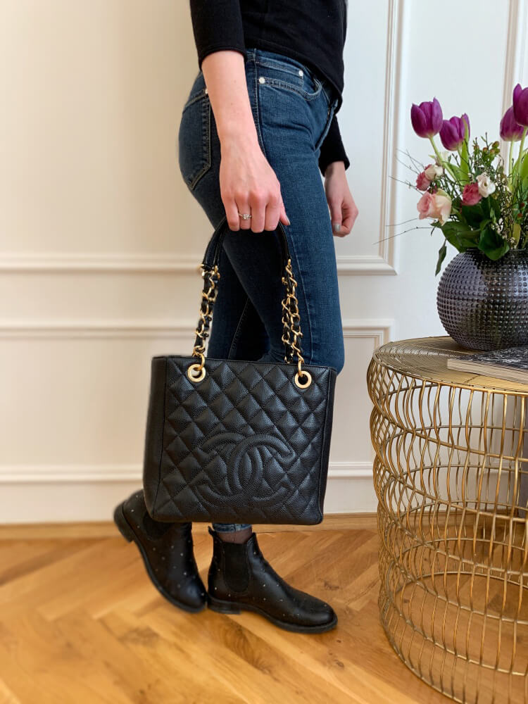 Chanel - Quilted Caviar Medium Shopping Bag Noir