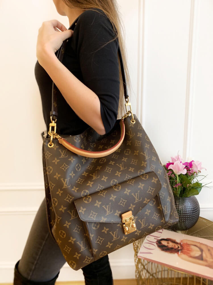 vuitton monogram canvas metis bag