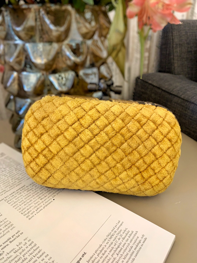 Bottega Veneta Intrecciato Sheepskin Impero Ayers Knot Clutch Gold –  EliteLaza