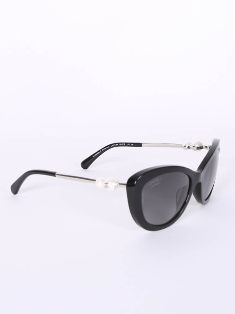 Chanel - Cat Eye Pearl Sunglasses Noir