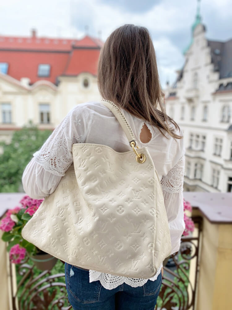 LOUIS VUITTON Artsy MM Beige Empreinte Leather Shoulder Hobo Handbag