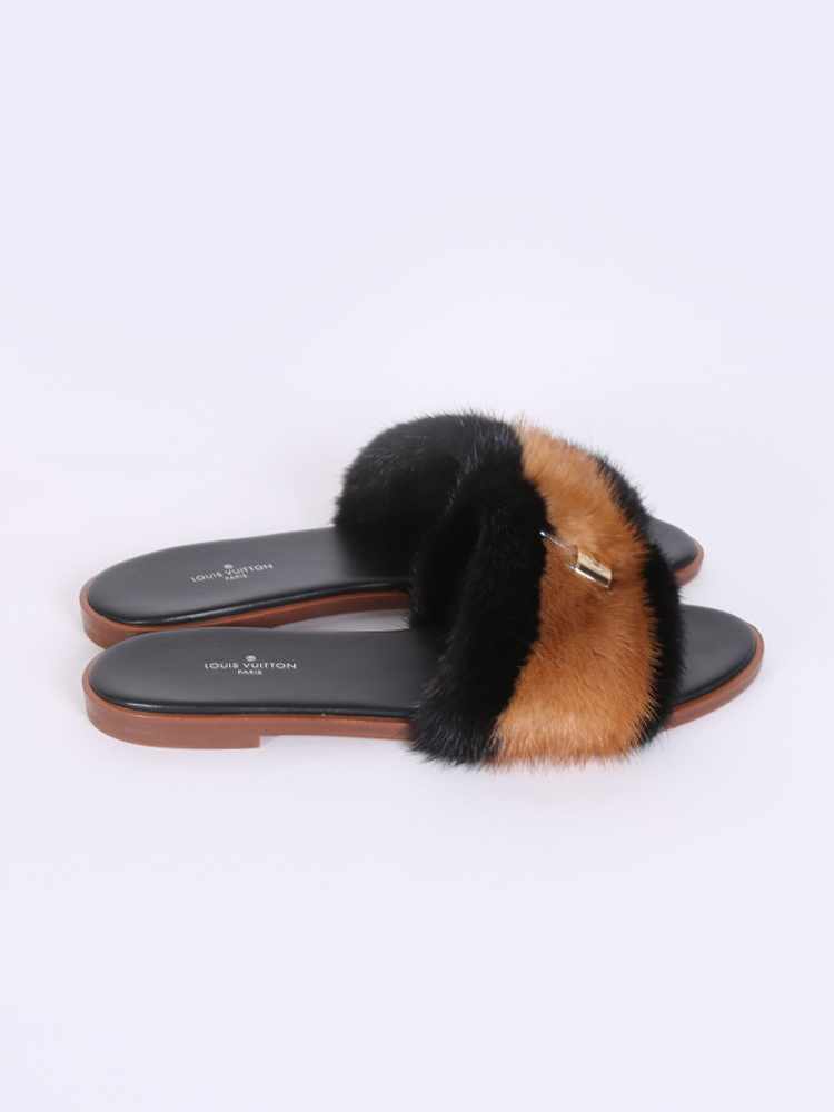 Authentic Louis Vuitton Brown Mink Fur Lock It Flat 💕