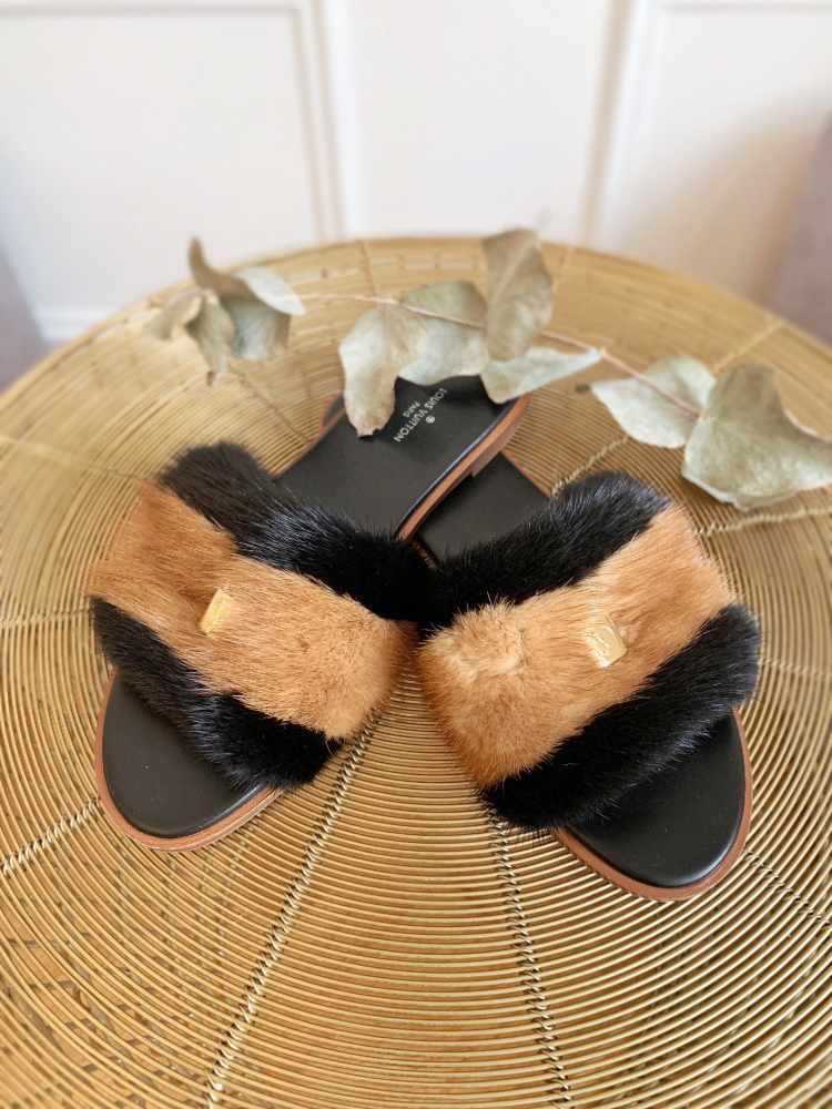 Authentic Louis Vuitton Brown Mink Fur Lock It Flat 💕