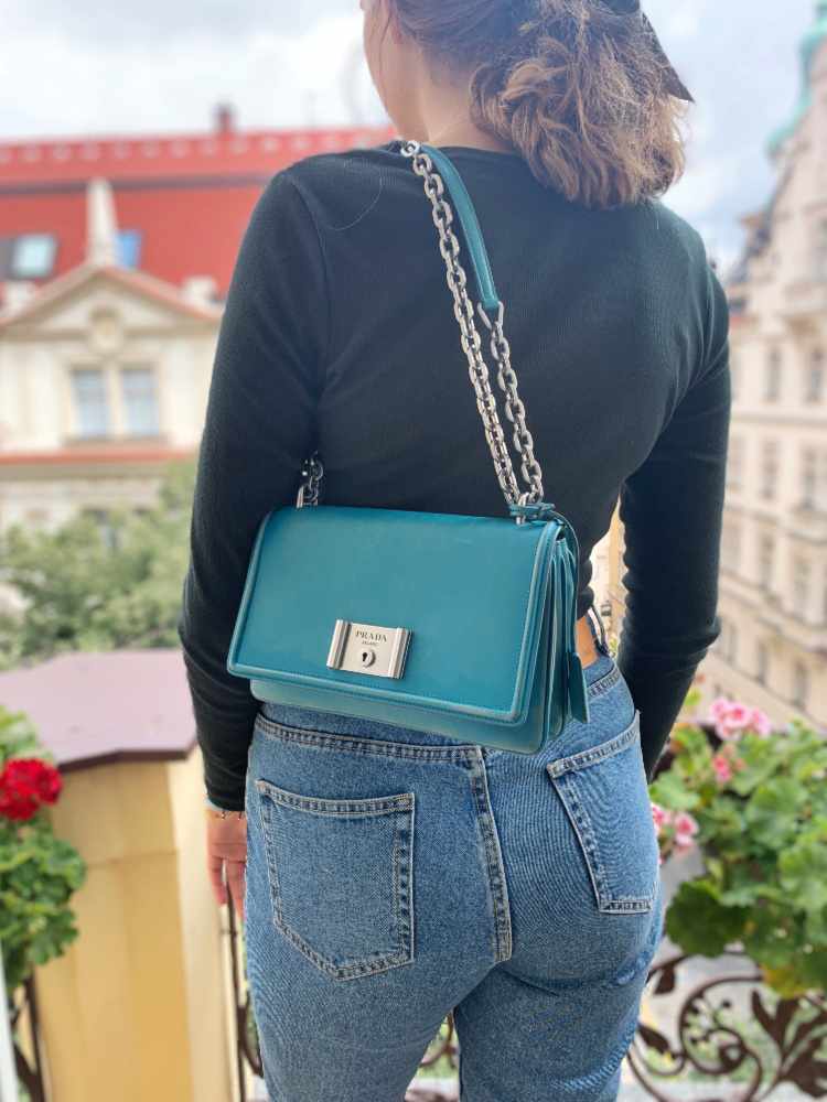 Chain sales flap bag
