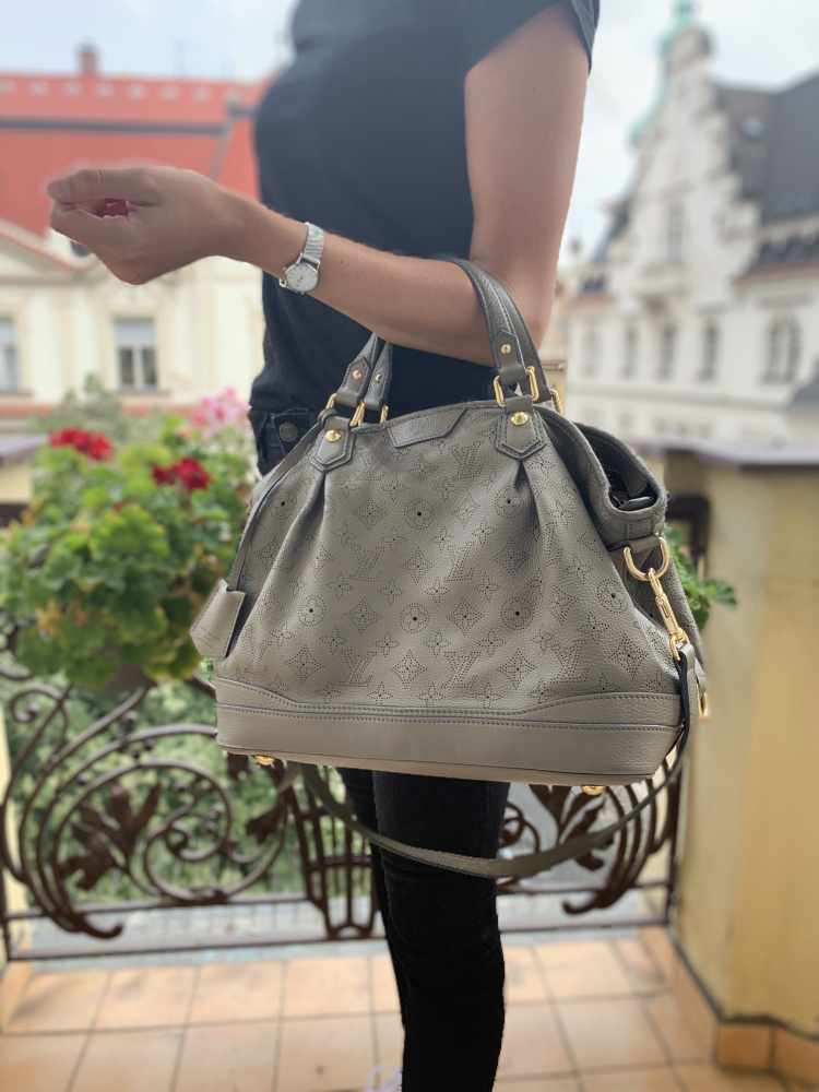 Louis Vuitton Mahina XL Gris