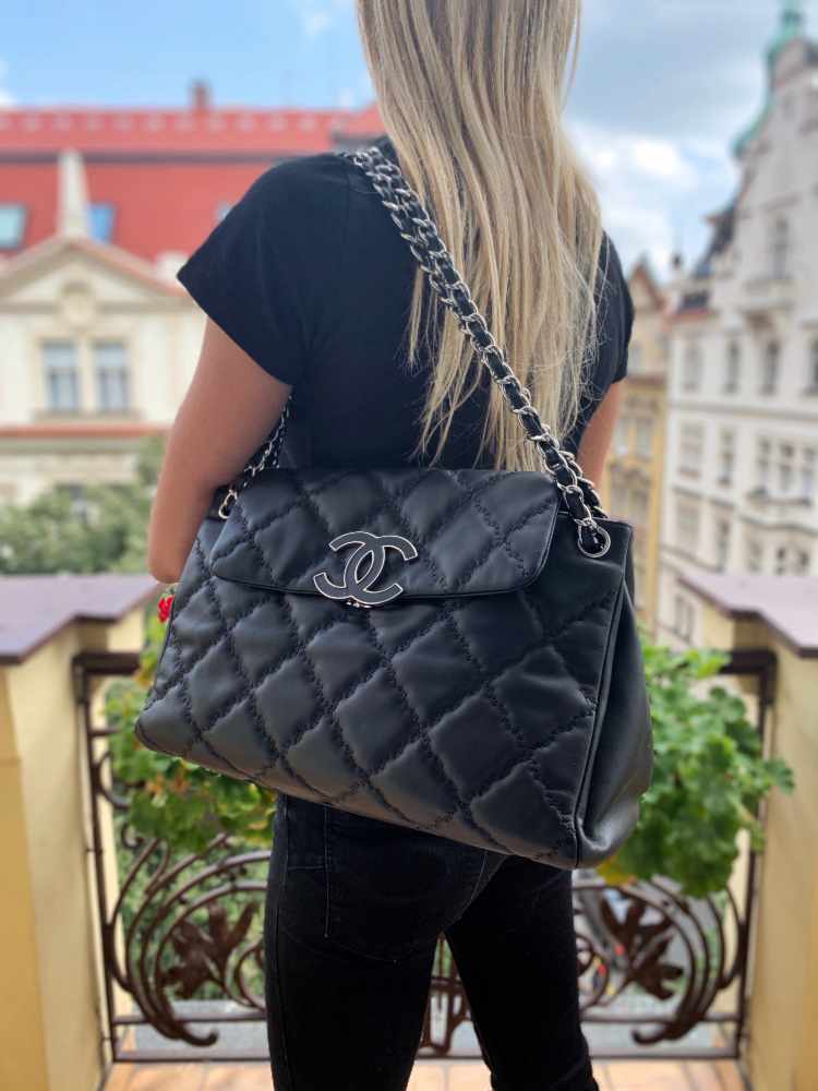 Chanel - Hampton CC Accordion Quilted Bag Black