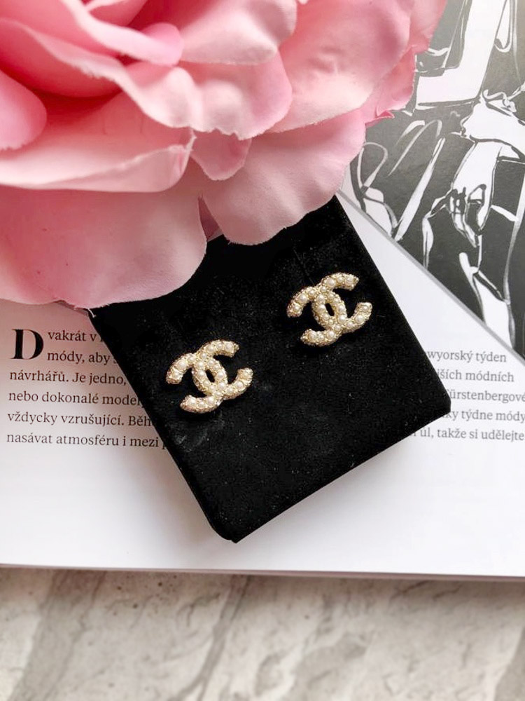Chanel - CC Pearl Logo Stud Earrings Light Gold
