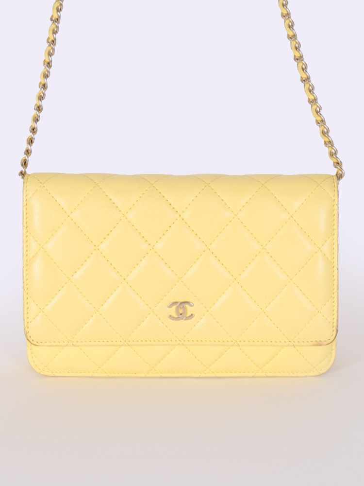 Chanel Yellow Lambskin Quilted Mini Vanity Gold Hardware, 2022 Available  For Immediate Sale At Sotheby's