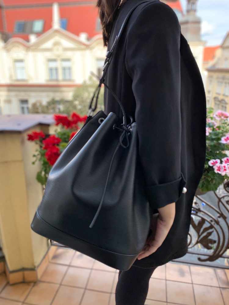 louis vuittons handbags black epi