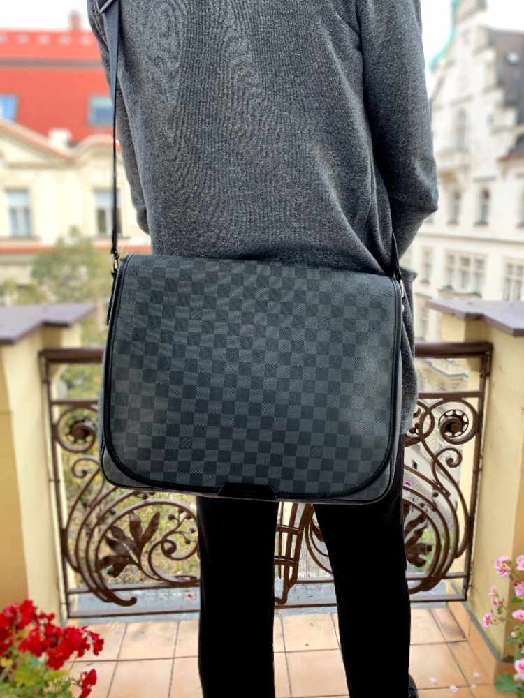 louis-vuitton damier graphite