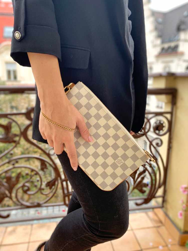 Neverfull Louis Vuitton Damier Azur clutch bag with leather wrist