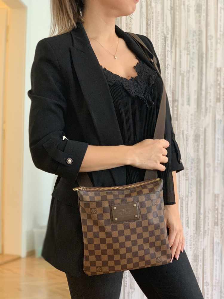 Louis Vuitton Damier Ebene Canvas Brooklyn Pochette Plate in Brown