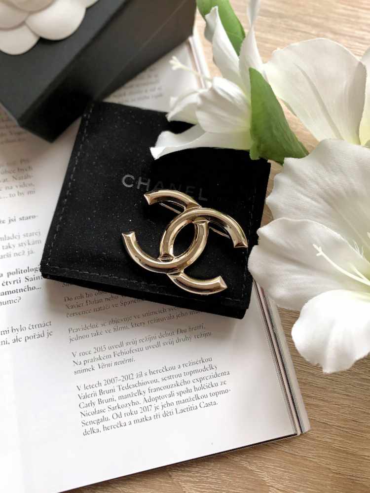 Chanel - CC Metal Brooch Light Gold