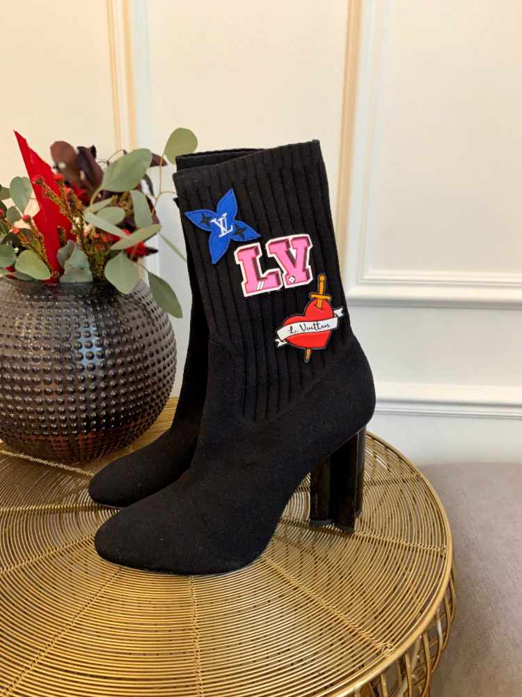 These black Louis Vuitton Silhouette Ankle Sock