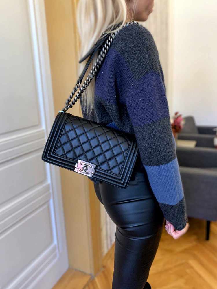Chanel - Medium Boy Flap Bag Large Stitched Calfskin Noir