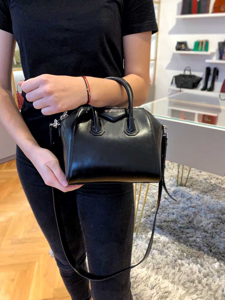 Antigona Mini Leather Tote in Black - Givenchy