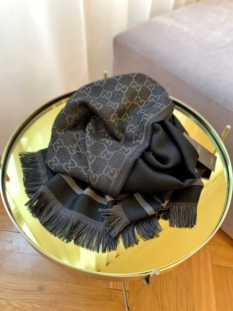 Gucci - GG Jacquard Wool Scarf Black | www.luxurybags.eu