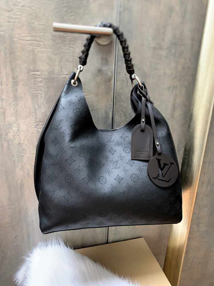Louis Vuitton - Carmel Hobo Mahina Perforated Calf Leather Noir