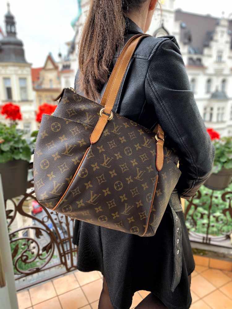 LOUIS VUITTON Monogram Totally PM Tote Bag