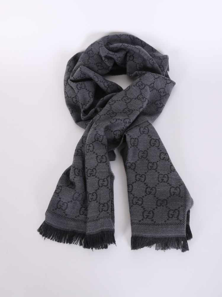 Gucci - GG Jacquard Wool Knitted Shawl Grey | www.luxurybags.eu