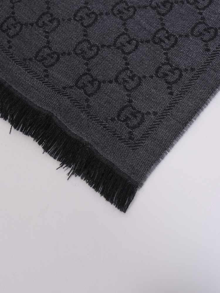 Gucci - GG Jacquard Wool Knitted Shawl Grey | www.luxurybags.eu