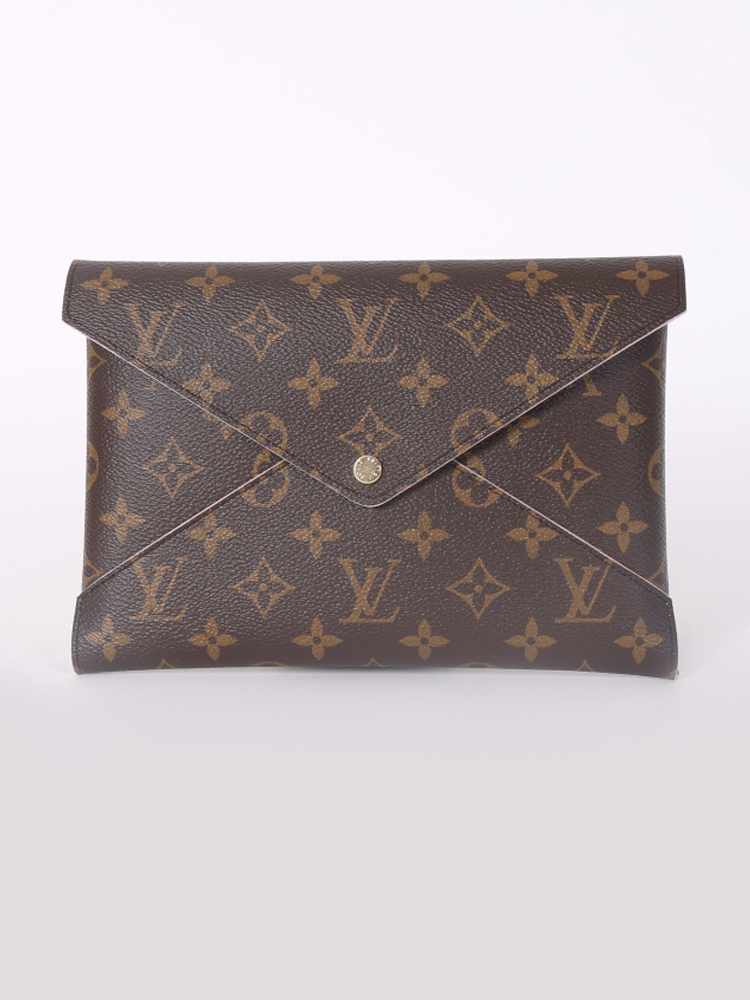 Louis Vuitton in 2023  Envelope handbag, Louis vuitton, Louis