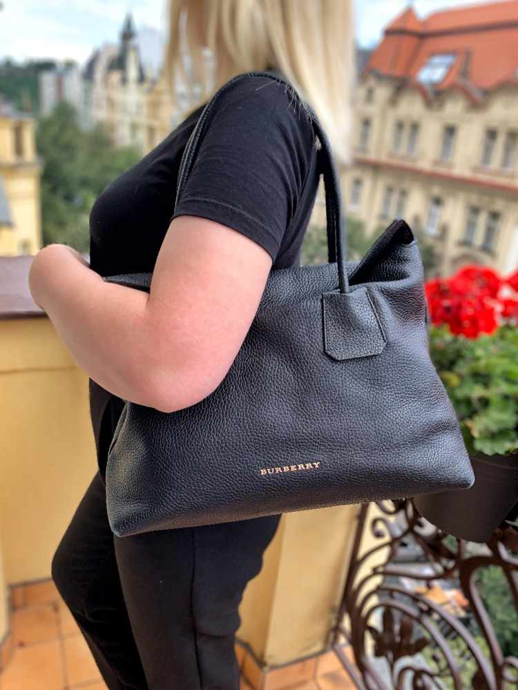 Burberry - Medium Leather Tote Bag Black