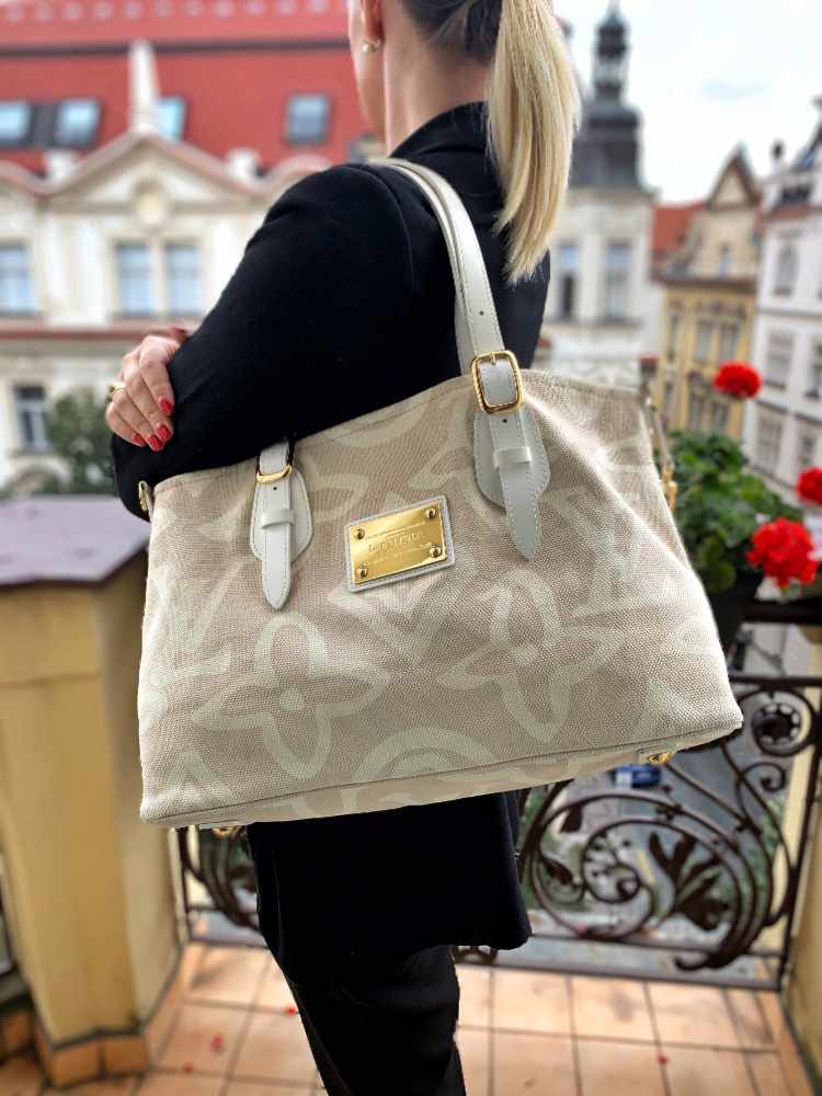 Louis Vuitton - Tahitienne PM Beige