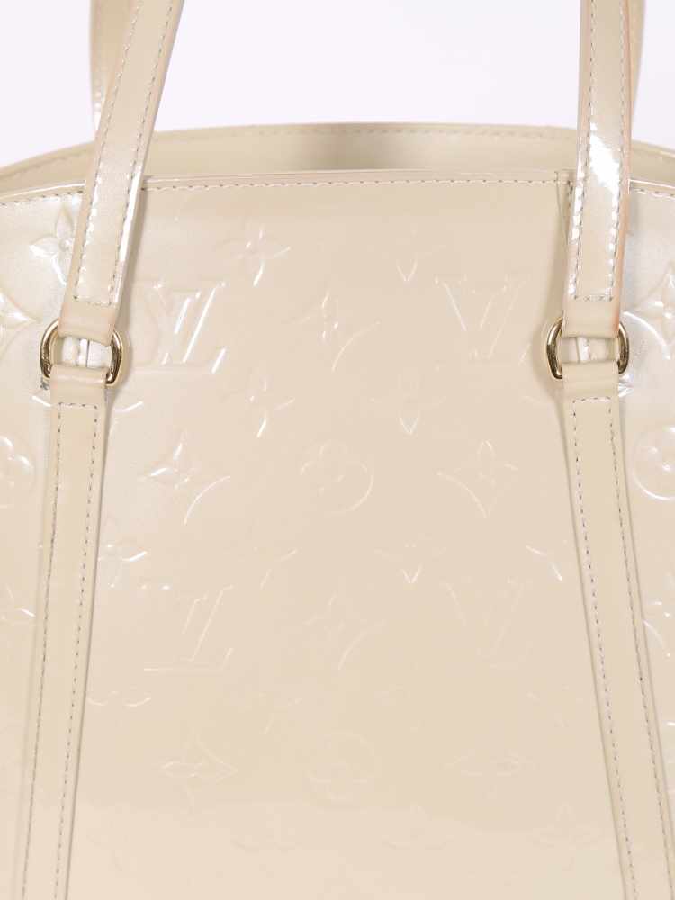 Louis Vuitton Vernis Avalon MM - White Totes, Handbags - LOU141743