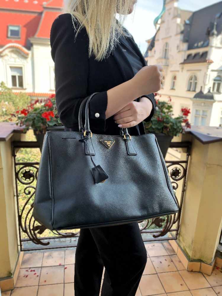 Black Large Prada Galleria Saffiano Leather Bag