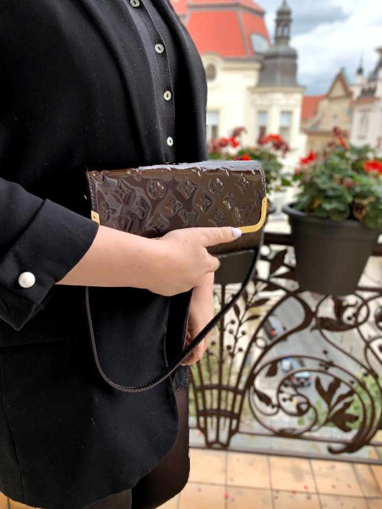 Louis Vuitton Amarante Monogram Vernis Rossmore MM Clutch – The Closet