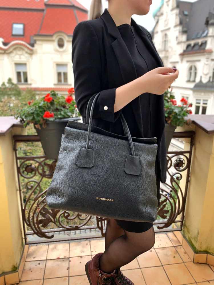 Burberry - Medium Leather Tote Bag Black