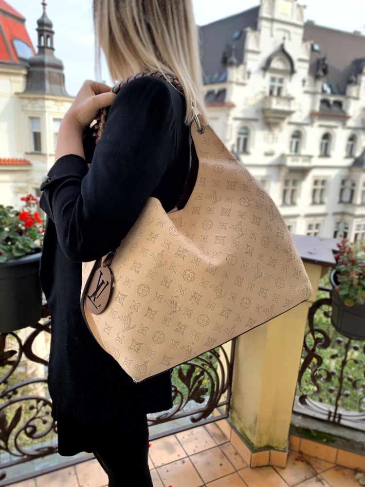 Louis Vuitton Mahina Carmel Hobo Creme