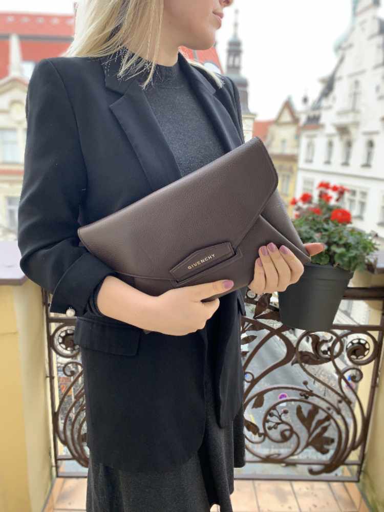 givenchy antigona clutch