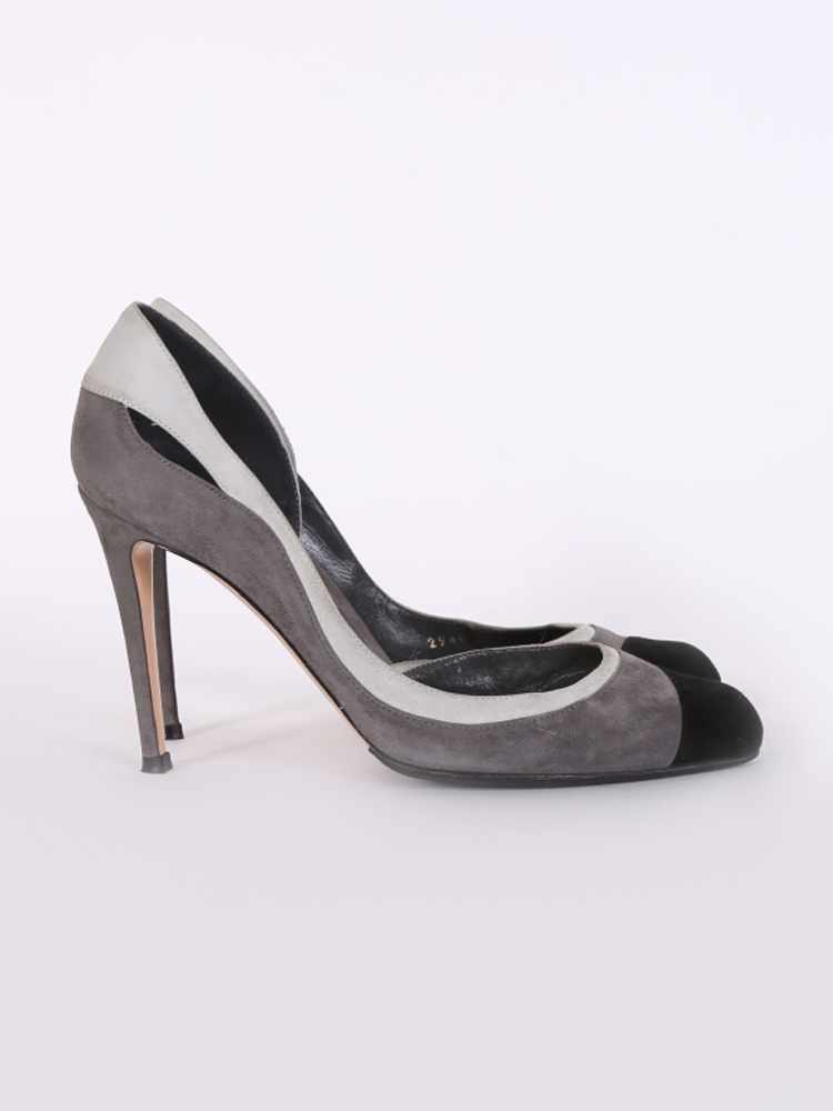Gianvito Rossi - Cut-Out Suede Pumps Tricolor 37 | www.luxurybags.eu
