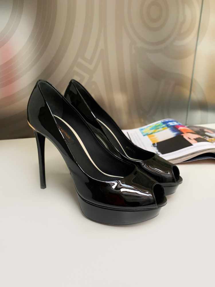 Louis Vuitton Eyeline Patent Leather Pumps