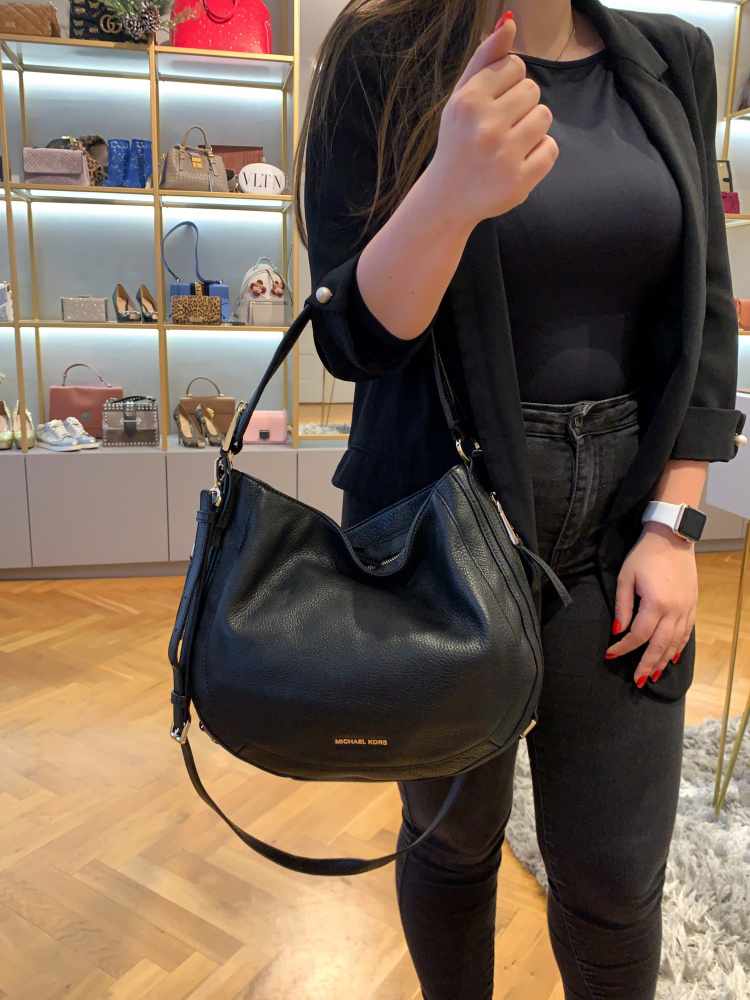 gennemsnit risiko en Michael Kors - Julia Medium Leather Shoulder Bag with Strap Black |  www.luxurybags.eu