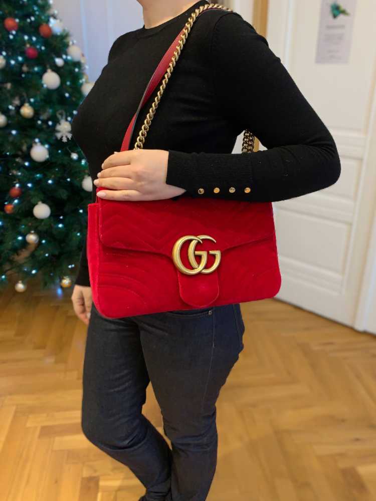 vinde Løft dig op kindben Gucci - GG Marmont Medium Velvet Shoulder Bag Red | www.luxurybags.eu