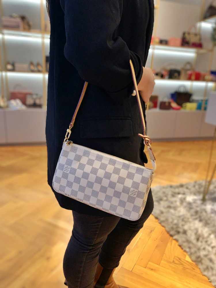 louis vuittons damier azur pochette